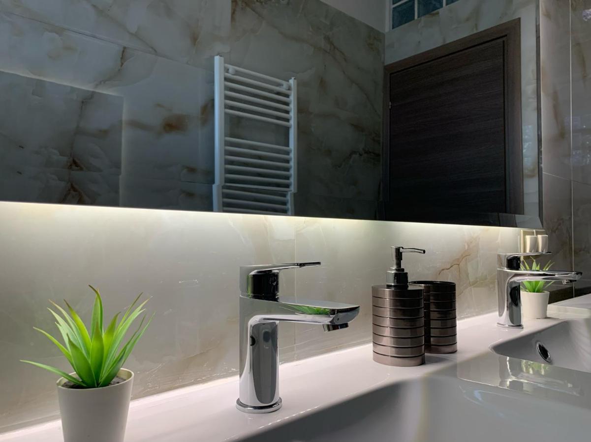 Apartament Oasis Luxury Detached House In With Hydromassage *